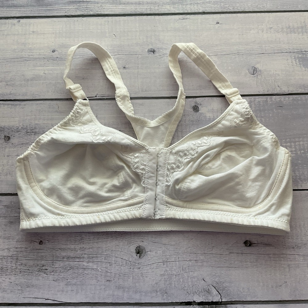 Leading Lady‎ Bra Front Closure Womens 36B White Racerback Knit Wireless 105